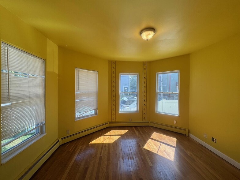 Building Photo - 71 Winchester St