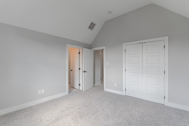 Building Photo - 624 Edgewood Dr