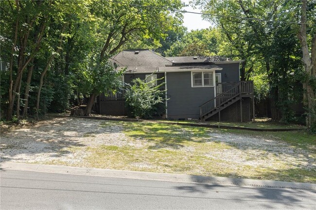 Building Photo - 347 Rollston Ave