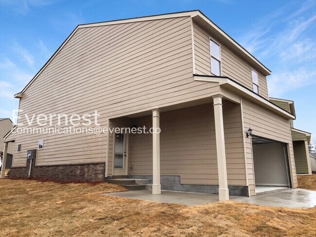 Building Photo - 4 Bed/2.5 Bath Home with Garage / Pet-Friendly / Vouchers Accepted / Coming Soon!