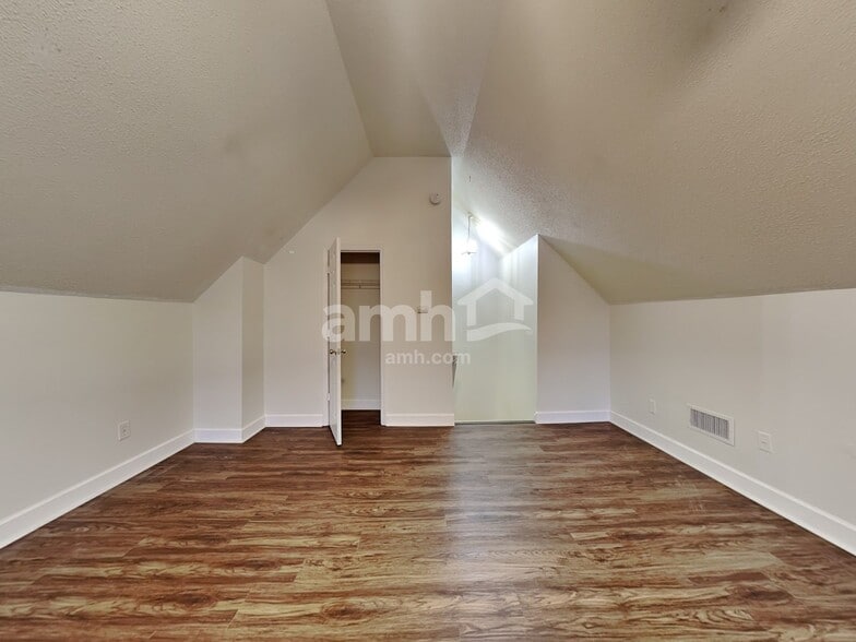 Building Photo - 207 Riesling Way