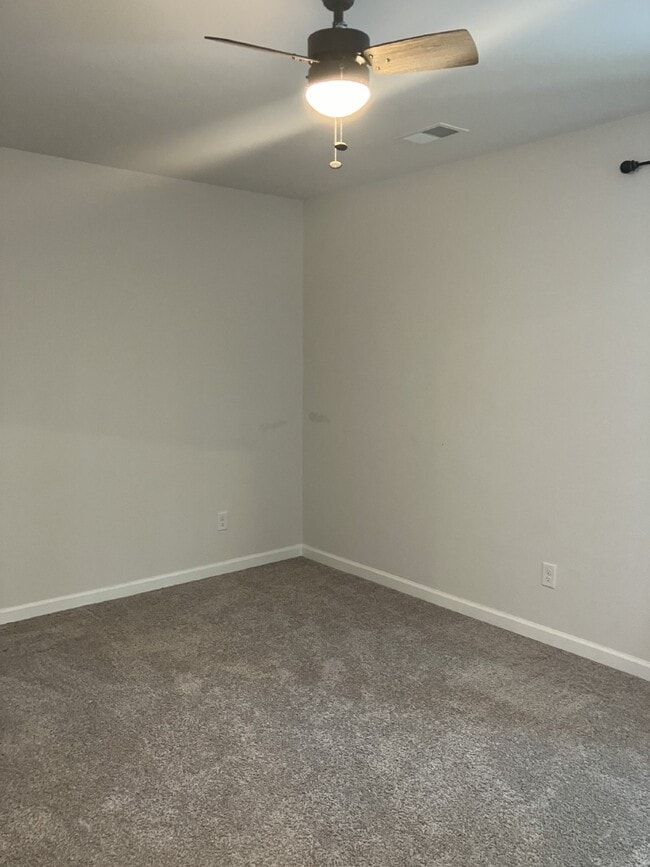 Building Photo - 499 Volunteer Park Road