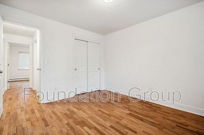 Building Photo - 118 12th Ave E