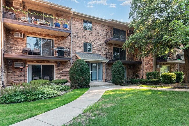 Primary Photo - 5340 Waterbury Ct