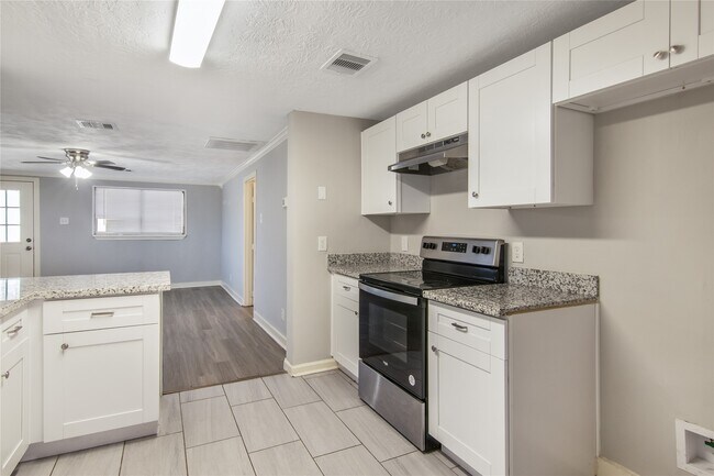 Building Photo - 4401 Elmwood St