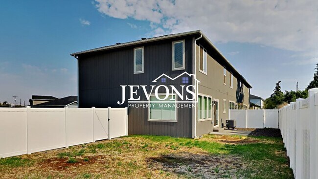 Building Photo - 708 N 29th Ave