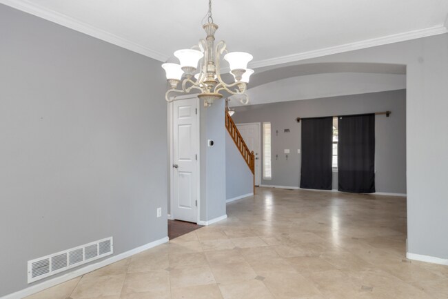 Building Photo - Charming 6 beds 3 baths in Denver!