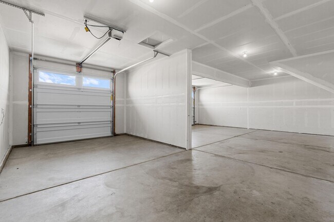 Building Photo - 3921 N Lynn St