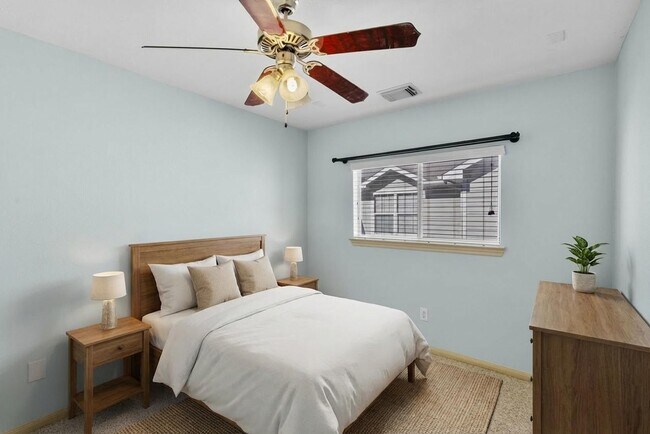 Building Photo - 313 Hogan St