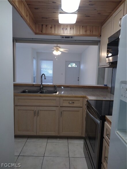 Building Photo - 1069 Villa Dr