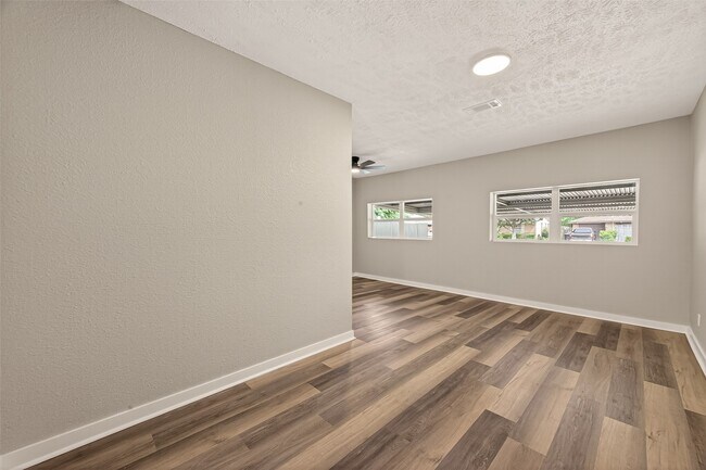 Building Photo - 3703 Tiffany Dr