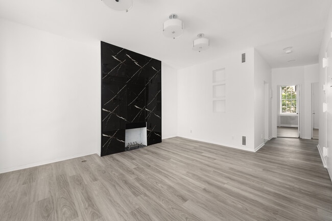 Building Photo - 426 W 22nd St
