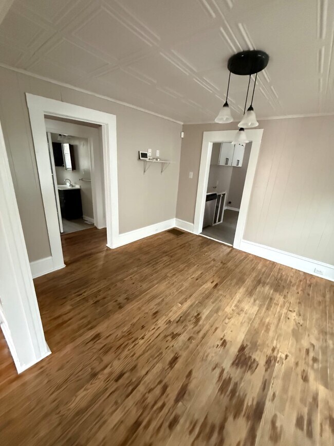 Building Photo - 391 Madison St