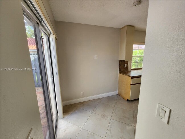 Building Photo - 1562 Springside Dr