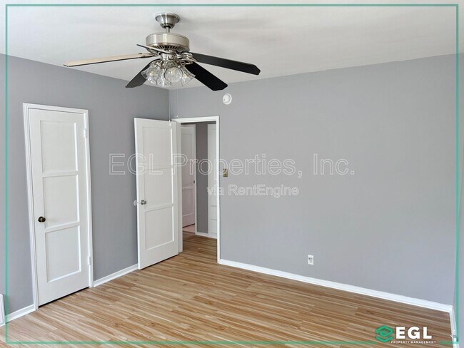 Building Photo - 949 S Sierra Bonita Ave