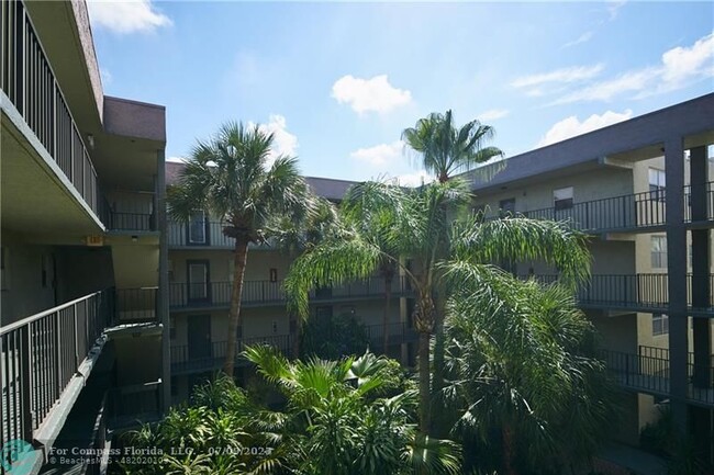 Building Photo - 1830 N Lauderdale Ave