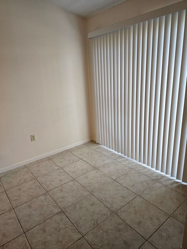 Building Photo - 1200 Tamiami Ln