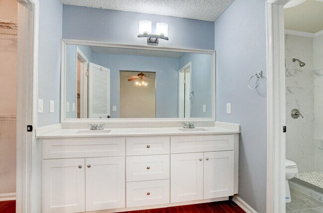 Building Photo - 11834 Donlin Dr