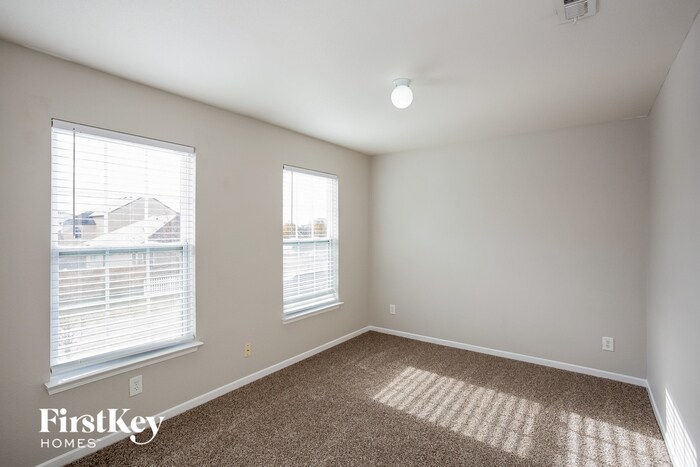 Building Photo - 10074 Golden Dr