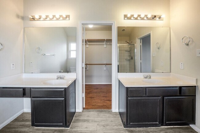 Building Photo - 10902 Barker View Dr