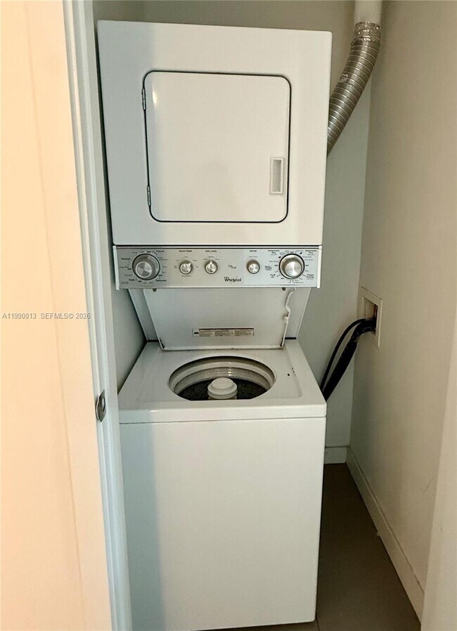 Building Photo - 1600 NE 1st Ave