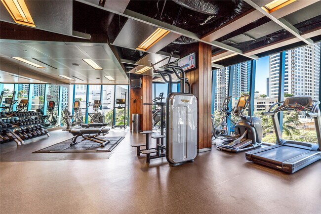 Building Photo - 333 Las Olas Way
