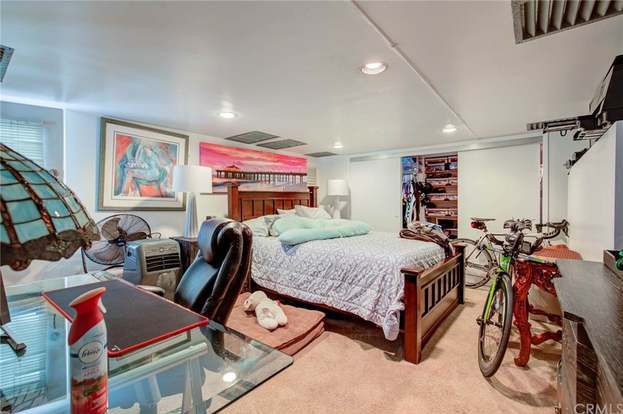 Building Photo - 223 24th St