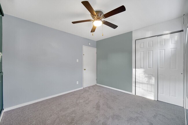 Building Photo - 3 Bedroom 1 Bathroom Apartment for Rent!