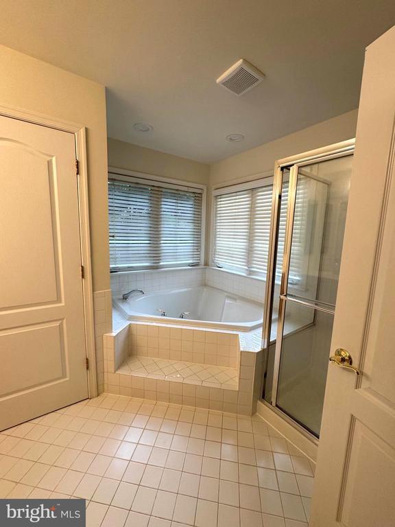 Building Photo - 4031 Quiet Creek Dr