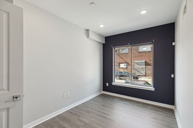 Building Photo - 1847 E Huntingdon St