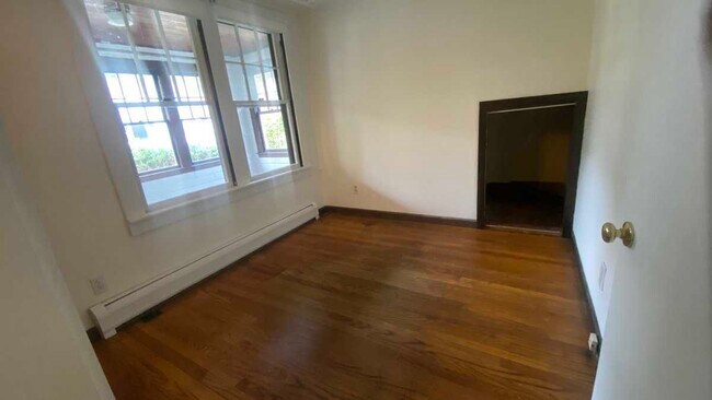 Building Photo - 19 Powell St