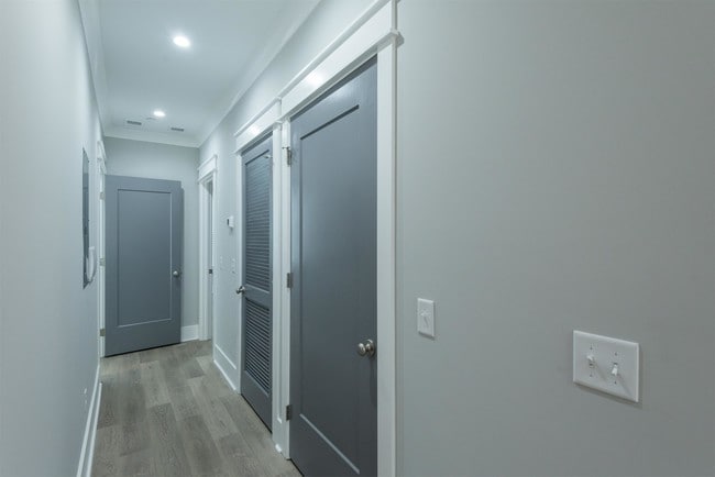 Building Photo - 9 Sanctuary Ct