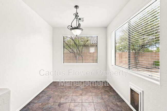 Building Photo - 3628 E Janelle Way