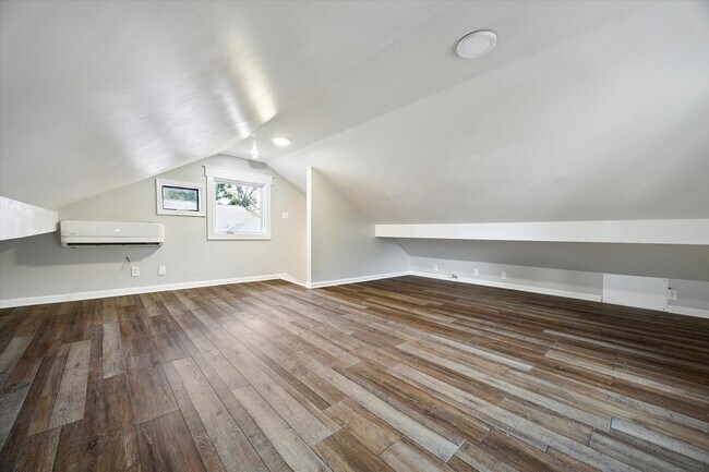Building Photo - 932 Pizer St