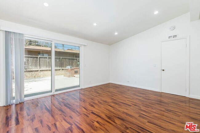 Building Photo - 27584 Onyx Ln