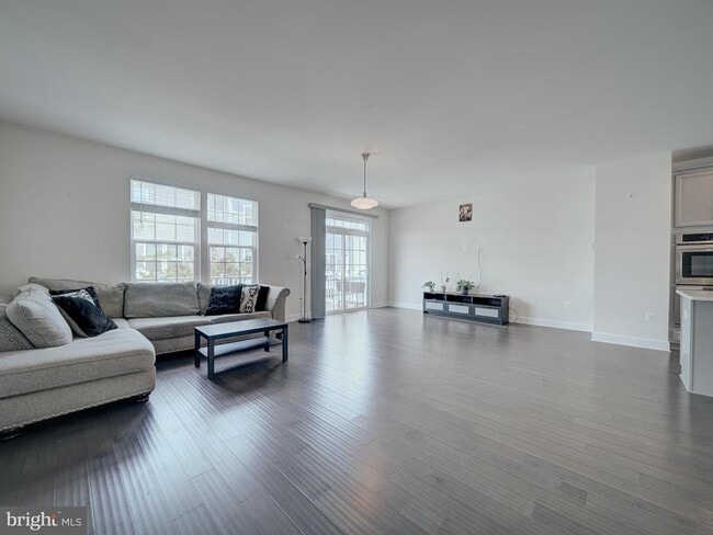 Building Photo - 8832 Englewood Farms Dr