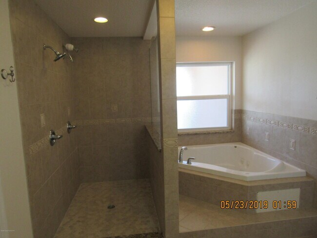 Building Photo - 156 Wilson Ave