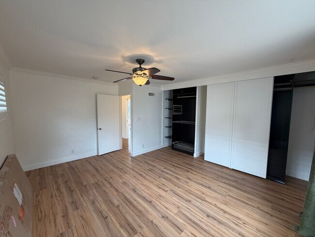 Building Photo - 6BD/3BA Close to Campus - Large Rooms! Great Yard!