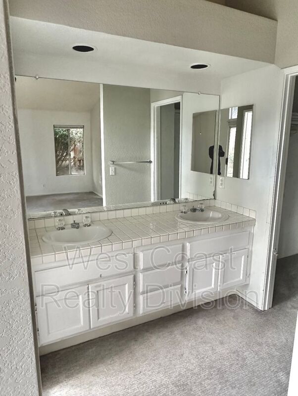 Building Photo - 27573 Dandelion Ct