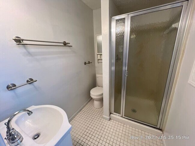 Building Photo - Large Whitehall Ranch Home