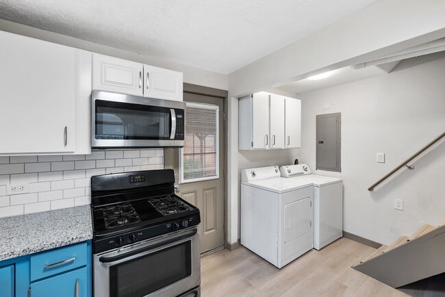 Building Photo - 5737 SE Harold St