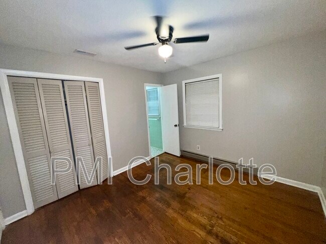 Building Photo - 3017 Arnold Dr