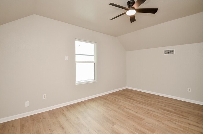 Building Photo - 9903 Bromel Station St