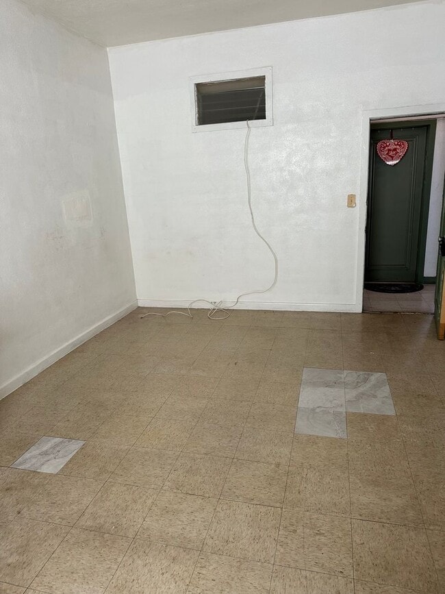 Building Photo - 3516 Waialae Ave