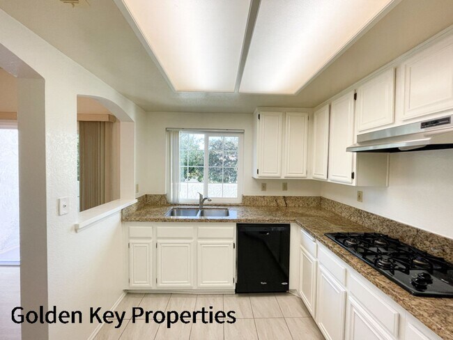 Building Photo - 2BR/1.5BA Condo in Charlemont in Vista! Cl...