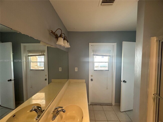 Building Photo - 1107 SW 83rd Ave