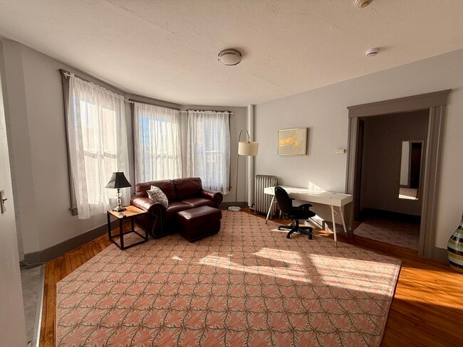 Building Photo - 70 Russell St