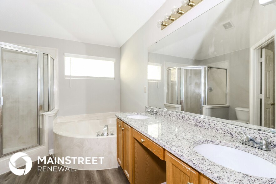 Building Photo - 3761 Clarion Dr