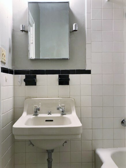 Building Photo - 2315 N Charles St