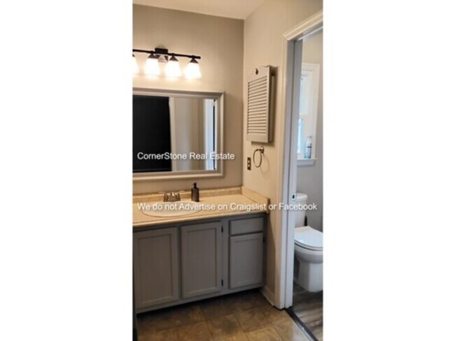 Building Photo - 6301 Lakehaven Dr